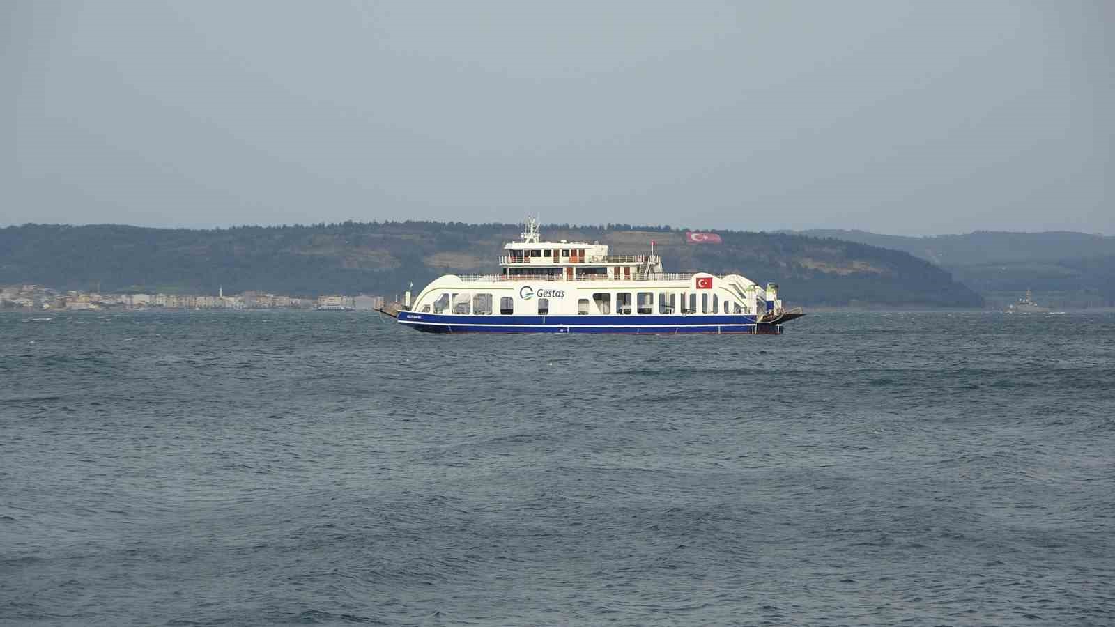 Bozcaada ve Gökçeada’ya feribot seferlerine fırtına engeli
