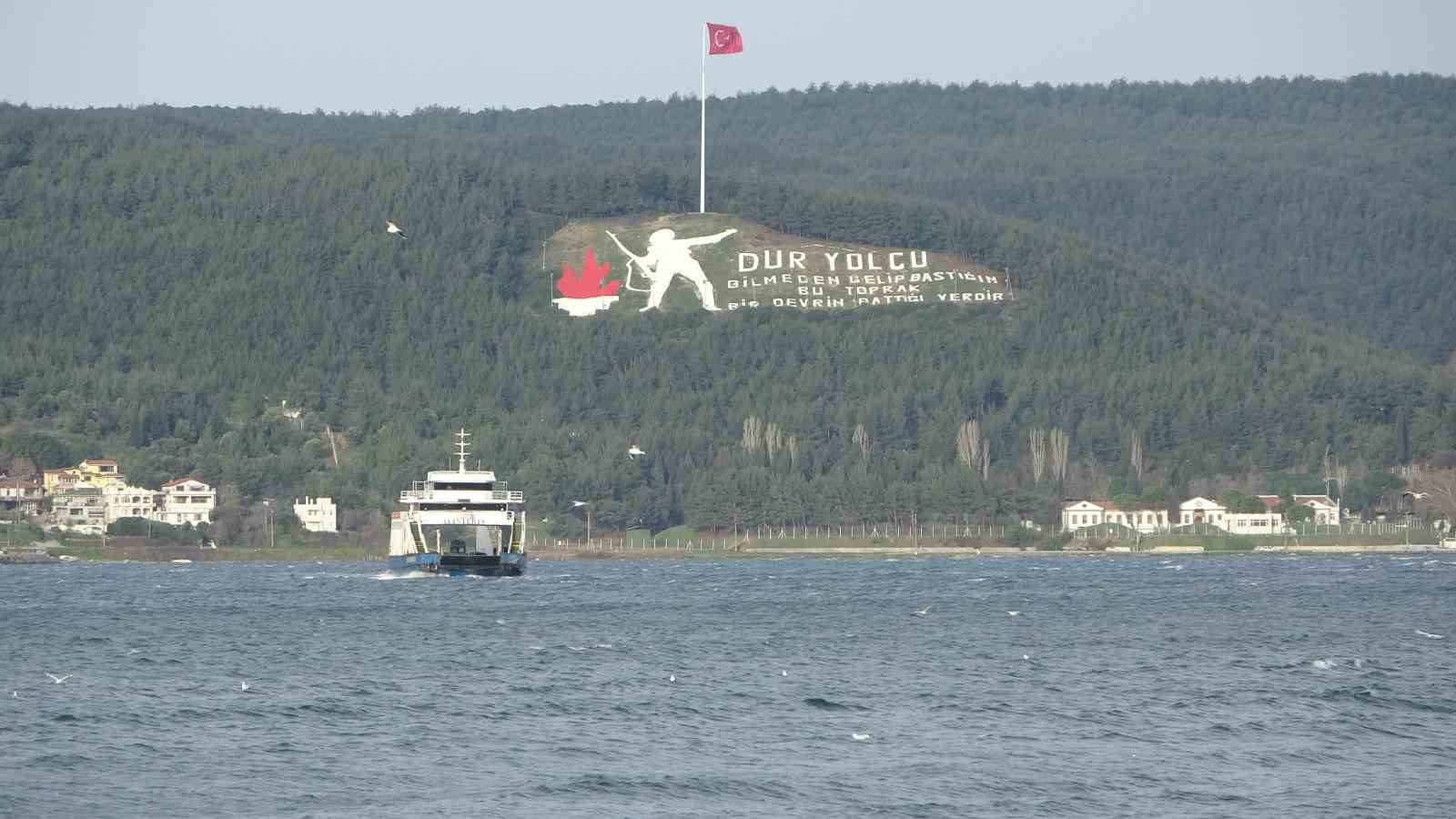 Bozcaada ve Gökçeada’ya feribot seferlerine fırtına engeli
