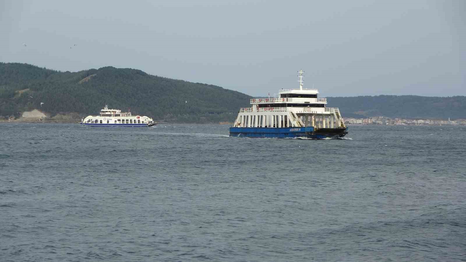 Bozcaada ve Gökçeada’ya feribot seferlerine fırtına engeli
