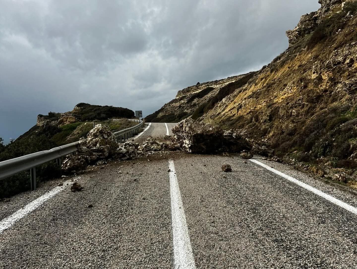 Bozcaada’da heyelan
