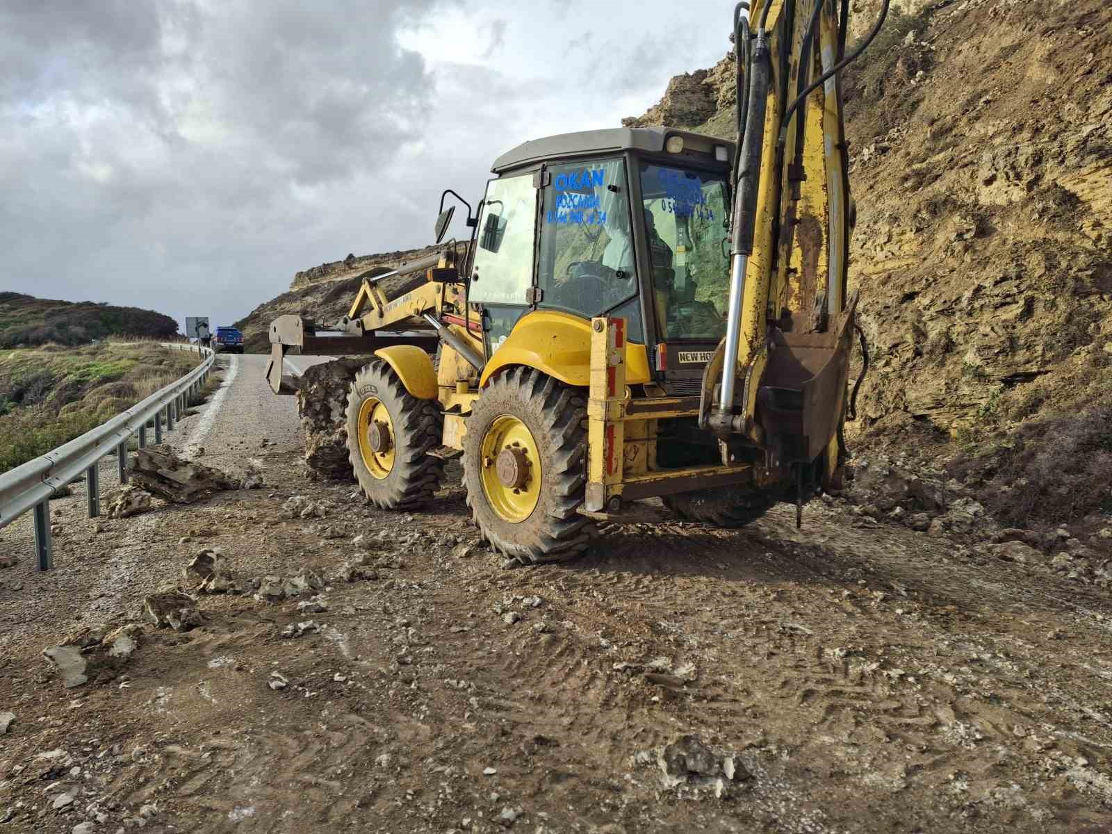 Bozcaada’da heyelan
