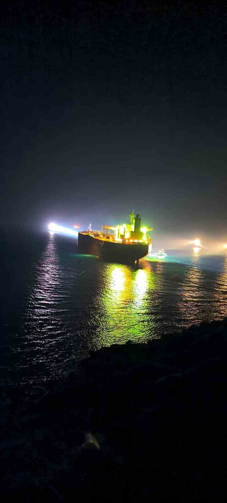 Bozcaada’da karaya oturan tanker 12 gün sonra kurtarıldı
