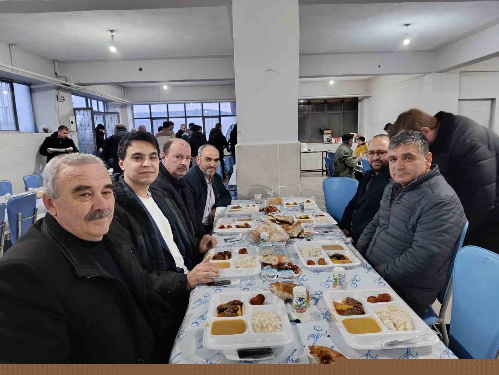 Bozcaarmut Köyü’nde gönülleri buluşturan iftar
