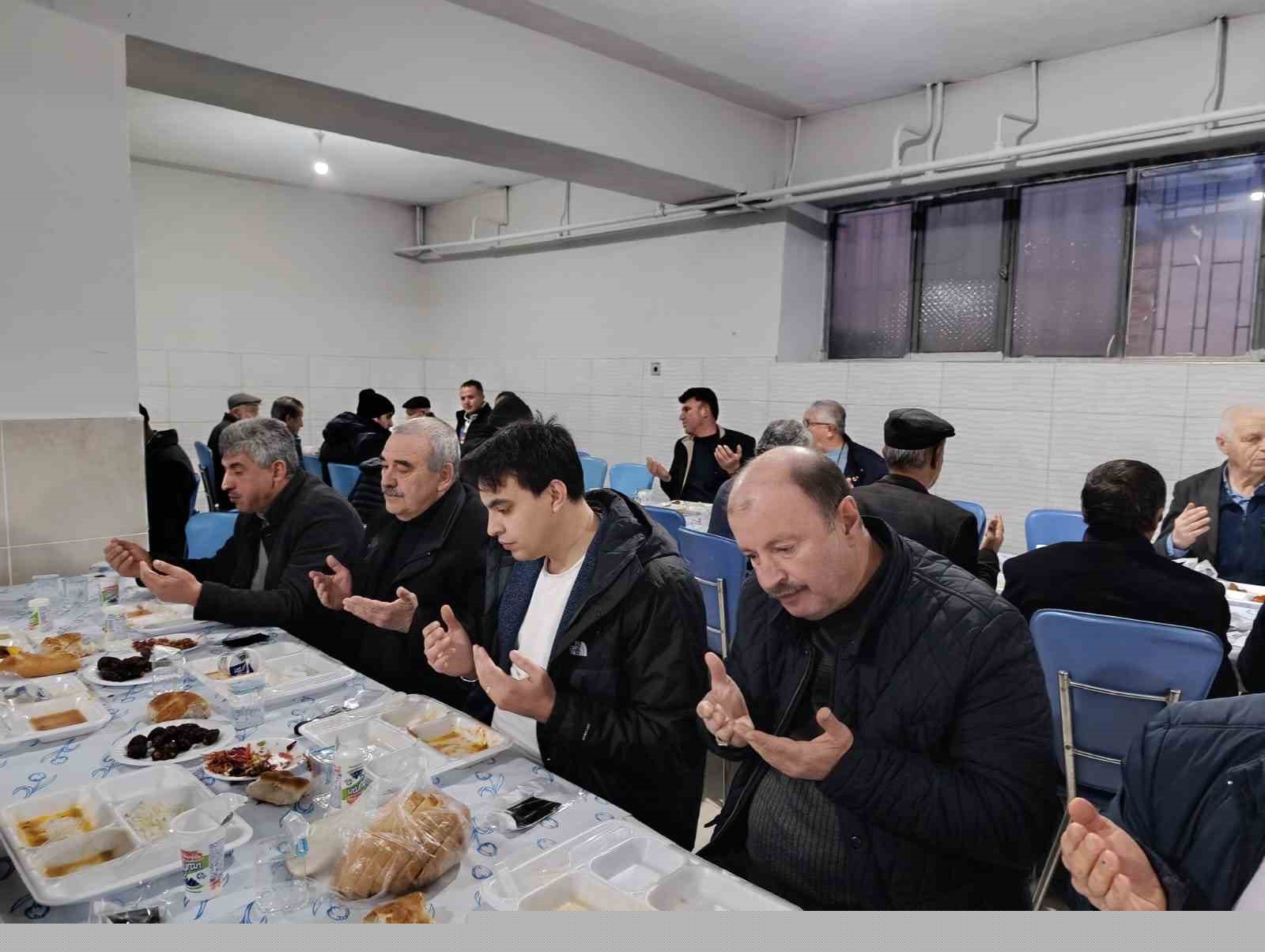 Bozcaarmut Köyü’nde gönülleri buluşturan iftar
