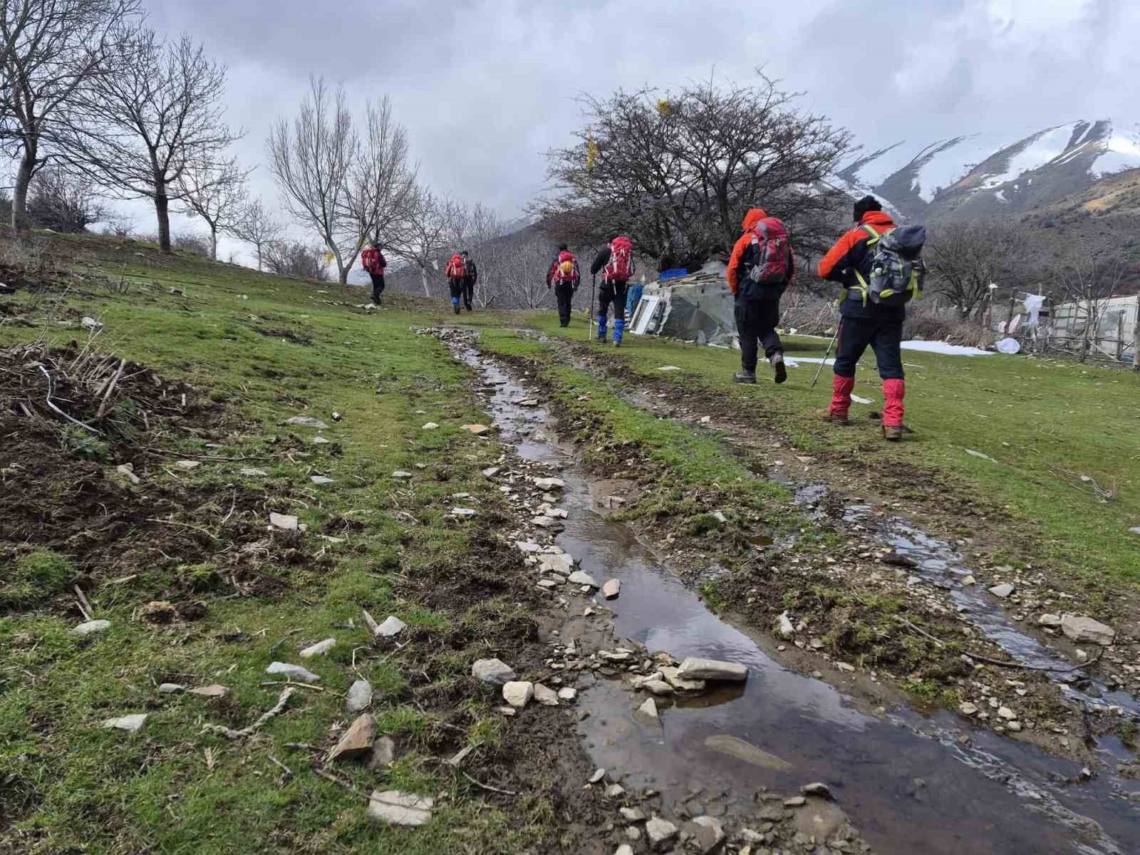 Bozdağ’da kaybolan dağcıyı arama çalışmaları İzmir’e kaydırıldı
