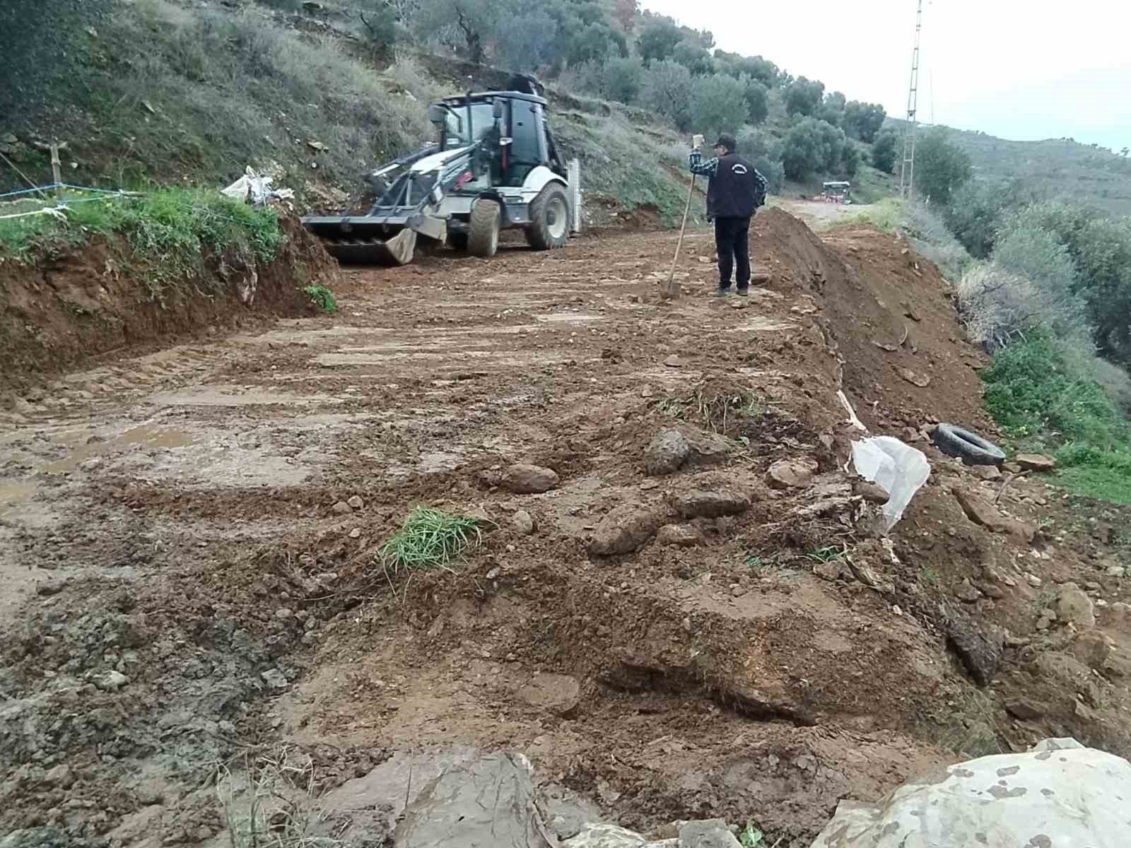 Bozdoğan Belediyesi ekipleri sağanak yağış sonrası çalışmalarını sürdürüyor
