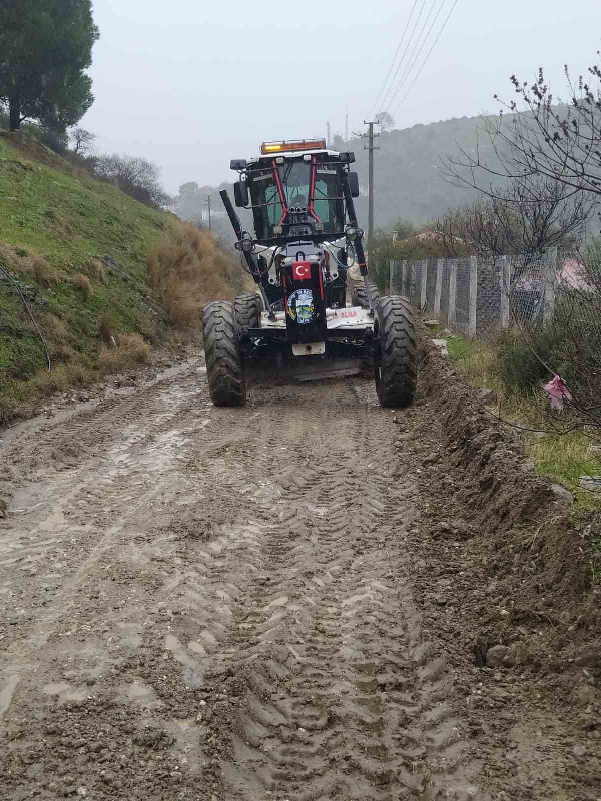 Bozdoğan Belediyesi ekipleri sağanak yağış sonrası çalışmalarını sürdürüyor
