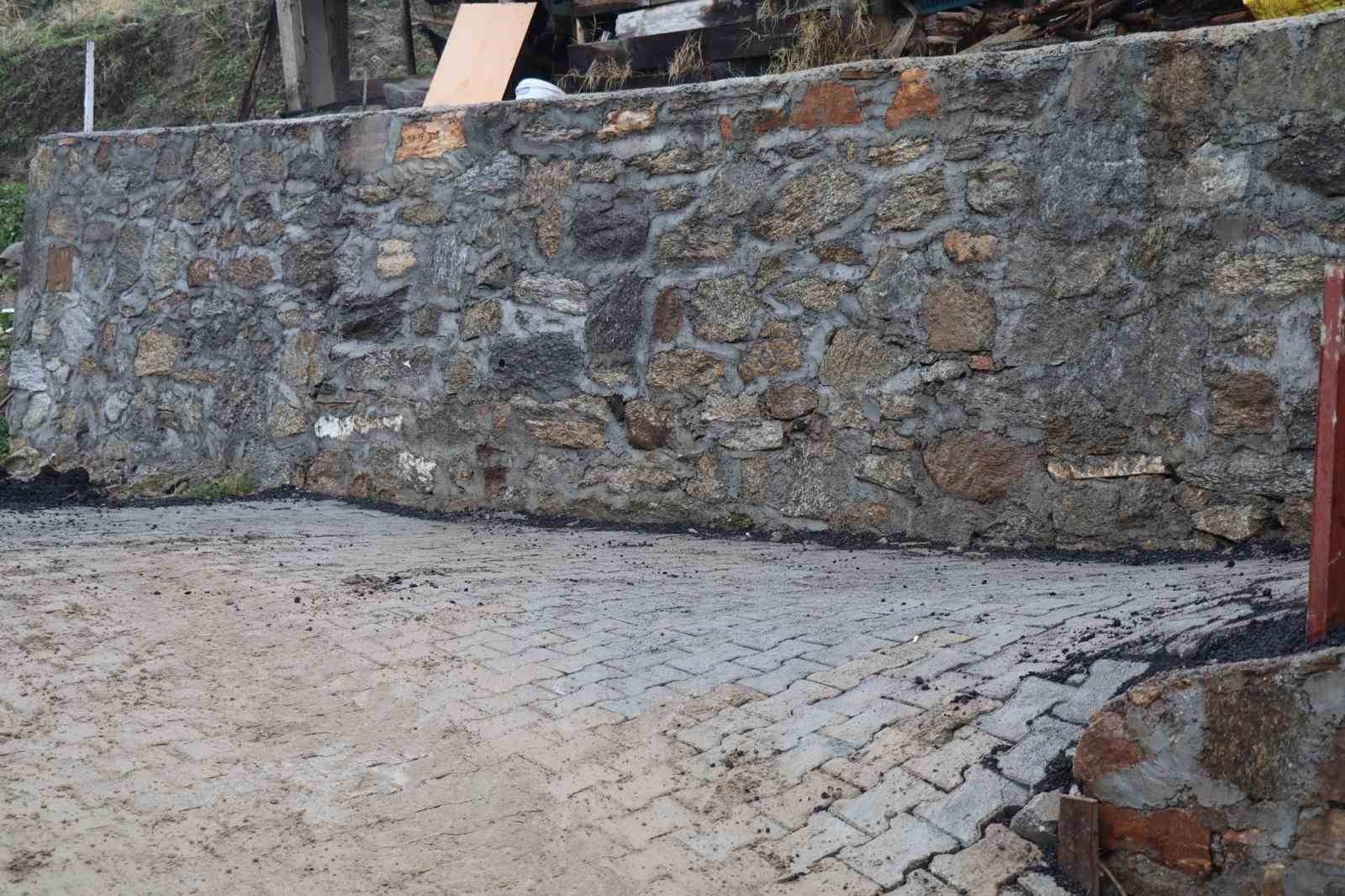 Bozdoğan Belediyesi, genç kızın yol isteğini yerine getirdi
Bozdoğan Belediyesi, genç kızın yol isteğini yerine getirdi