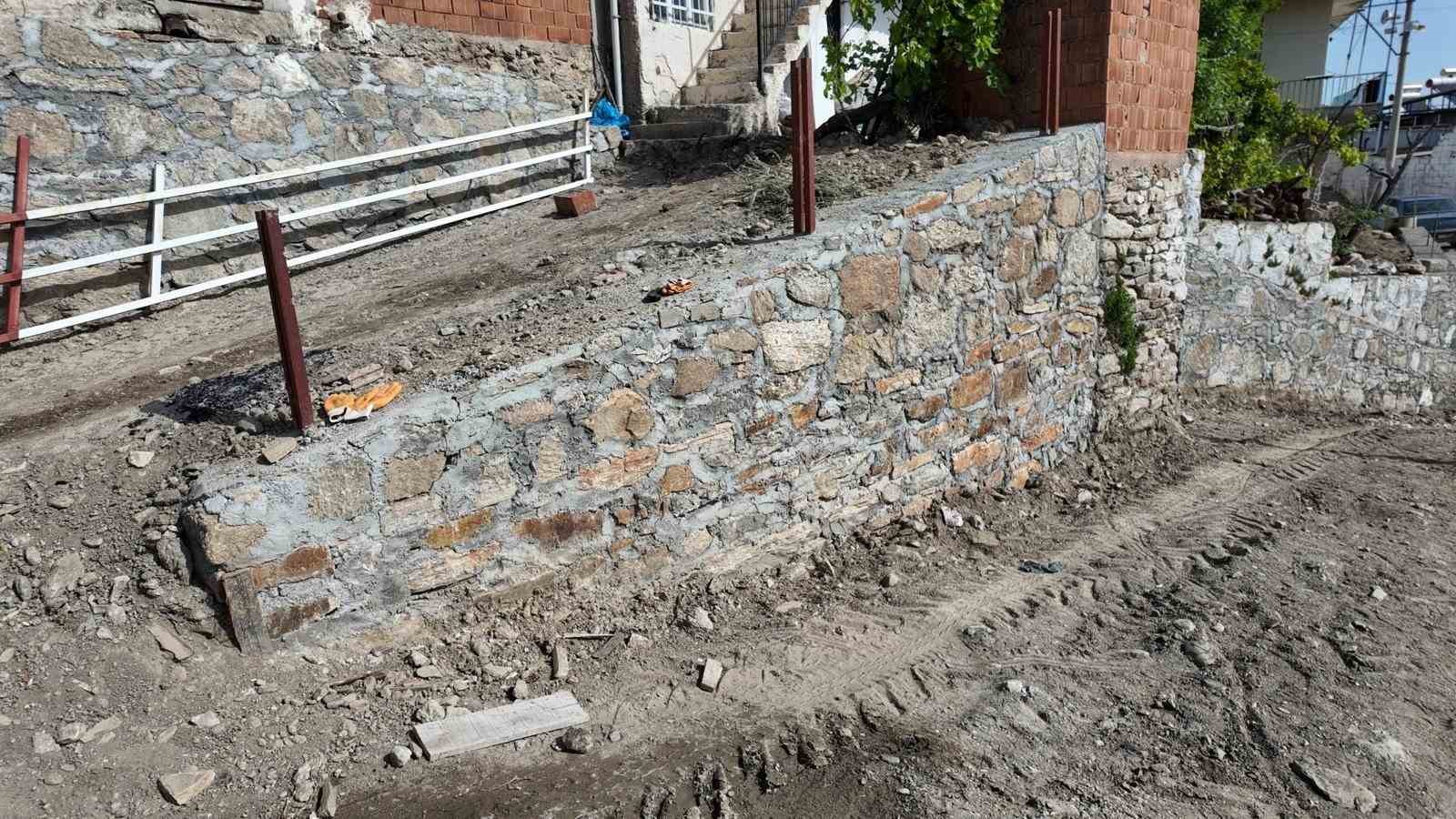 Bozdoğan Belediyesi, genç kızın yol isteğini yerine getirdi
Bozdoğan Belediyesi, genç kızın yol isteğini yerine getirdi