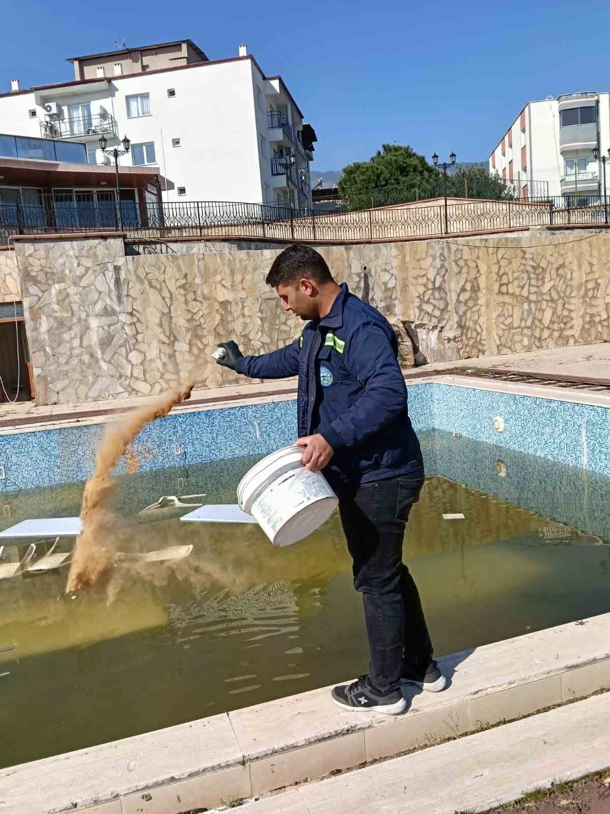 Bozdoğan Belediyesi ilaçlama çalışmalarını aralıksız sürdürüyor
