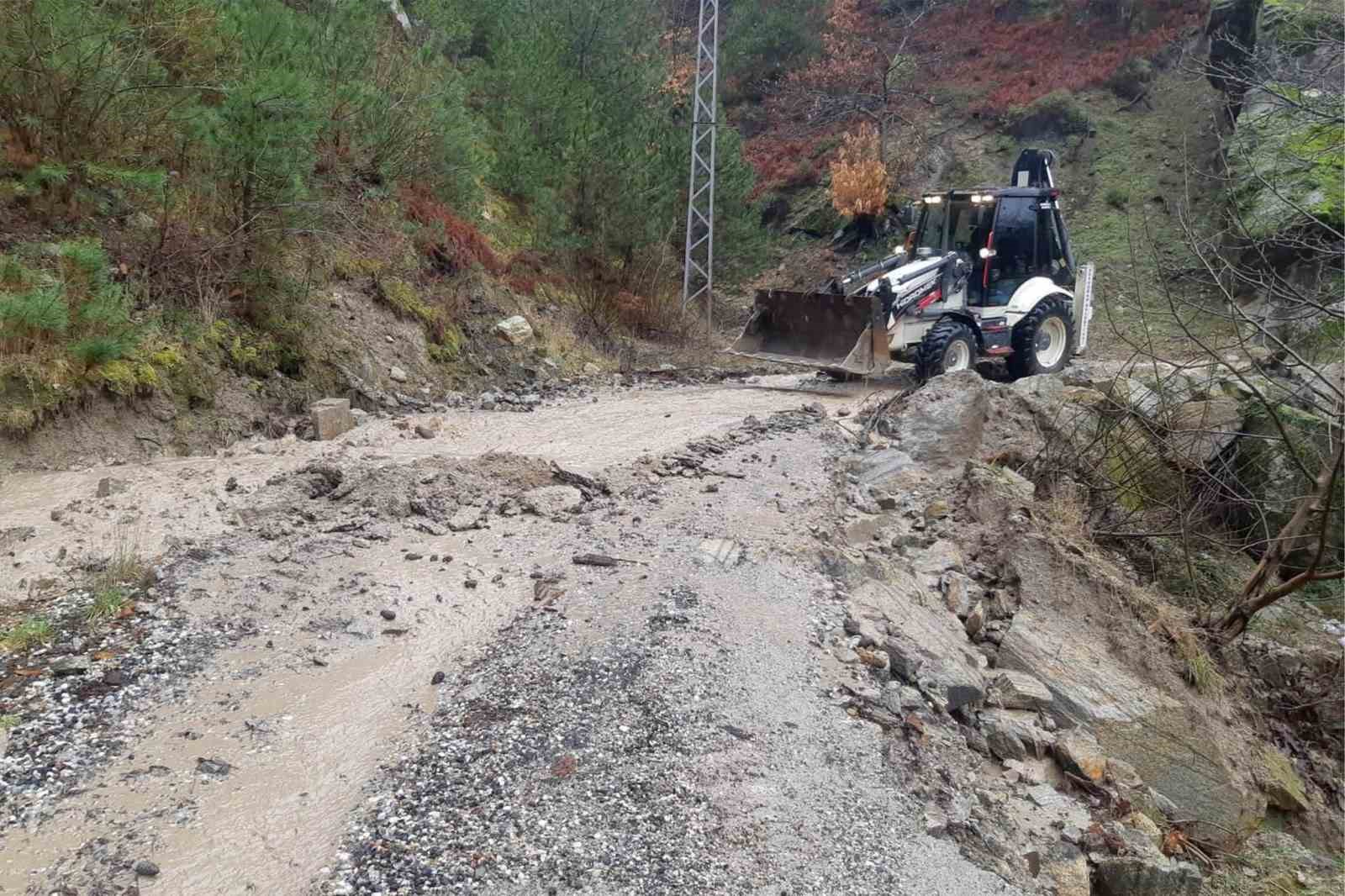 Bozdoğan Belediyesi, yağış sonrasında sahada
