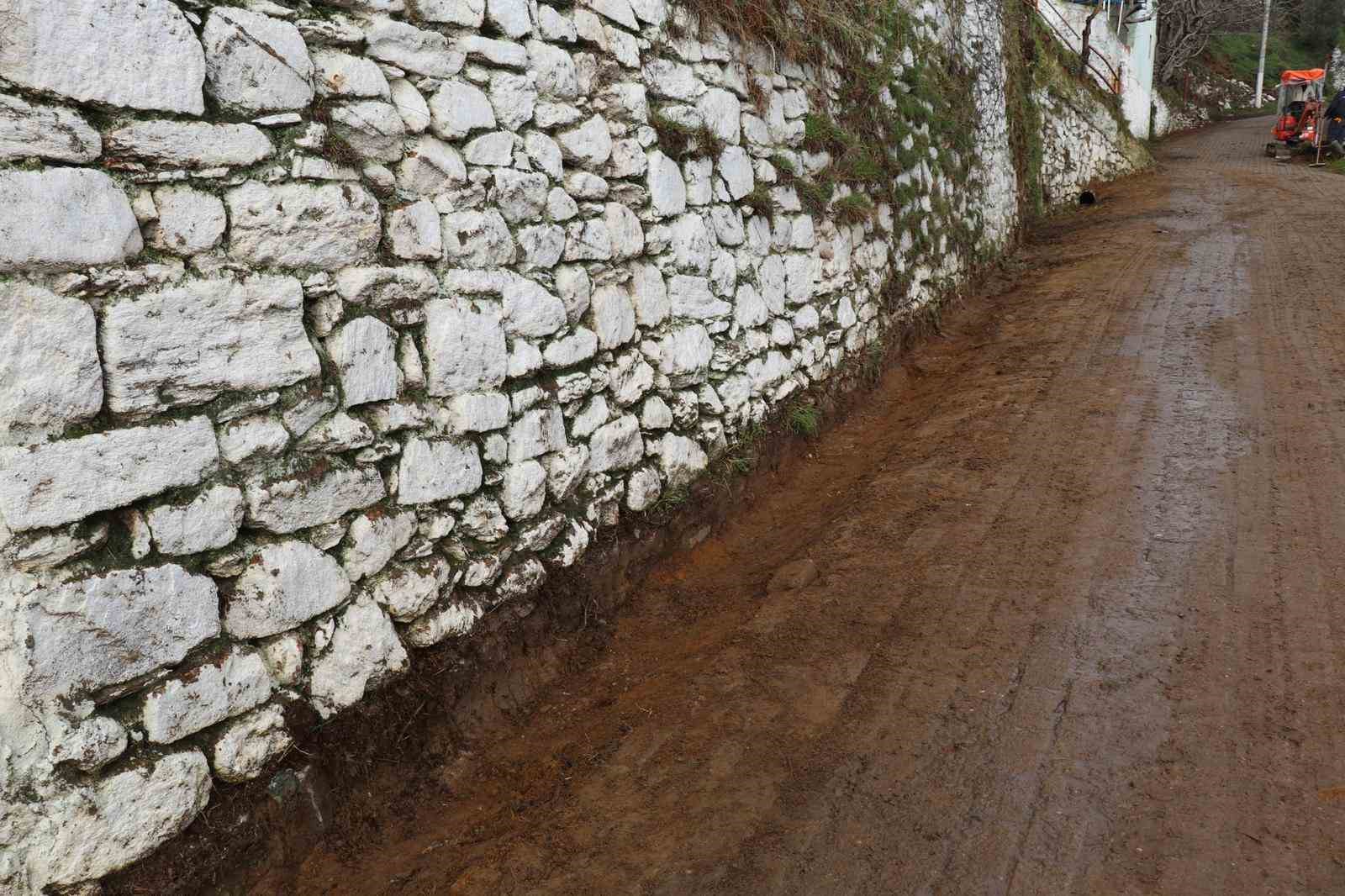 Bozdoğan Belediyesi’nden Madran Mahallesi’nde kapsamlı temizlik çalışması
