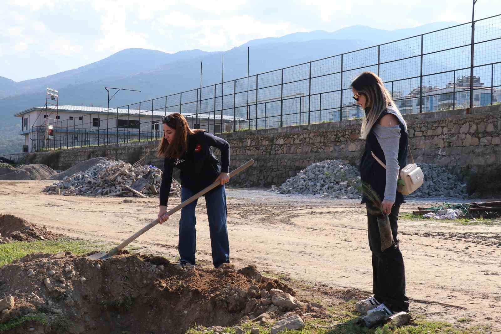 Bozdoğan’da fidan dikimi
