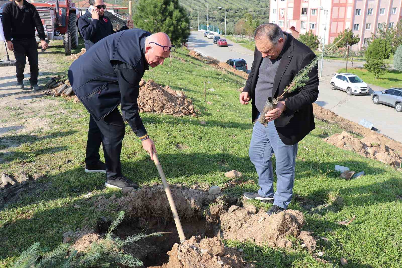 Bozdoğan’da fidan dikimi
