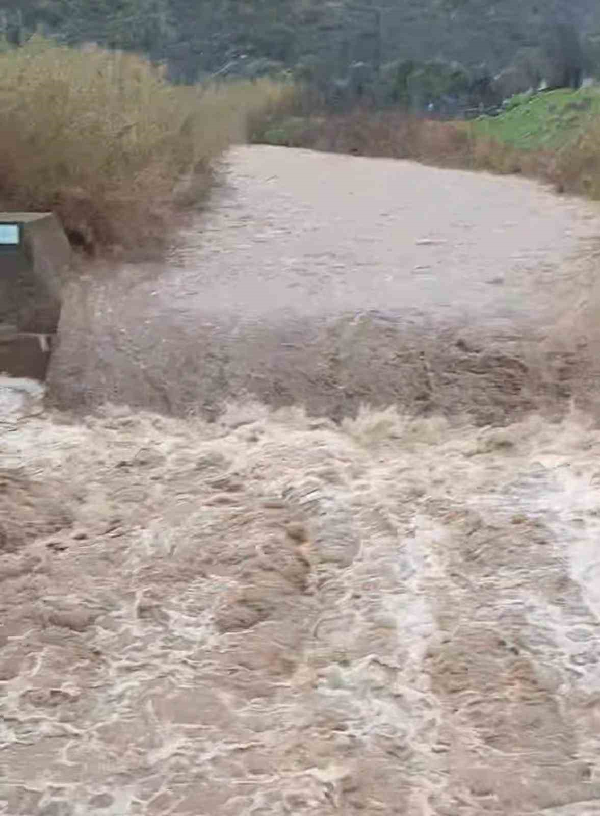 Bozdoğan’da yağışlar derelerin debisini artırdı
