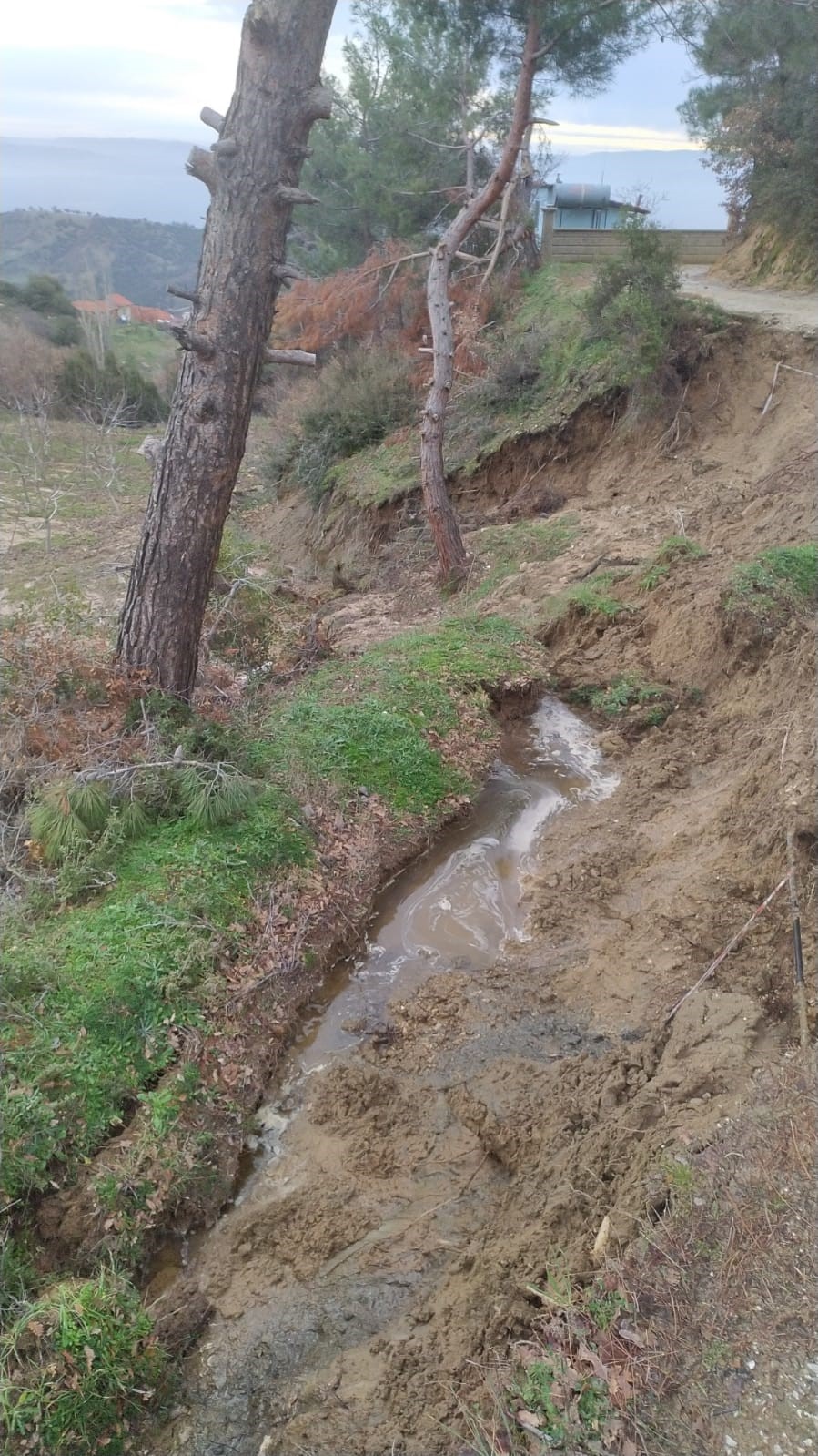 Bozuk yol yağışların ardından çileye döndü
