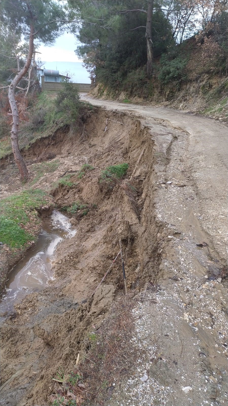 Bozuk yol yağışların ardından çileye döndü
