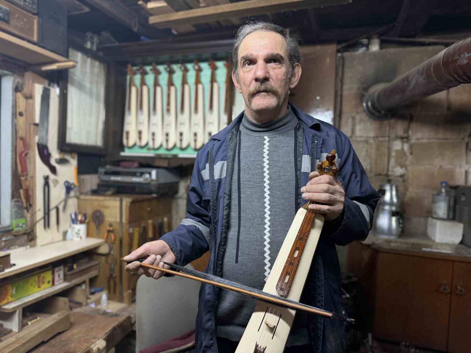 Bozulan kemençesini tamir ederken usta oldu
