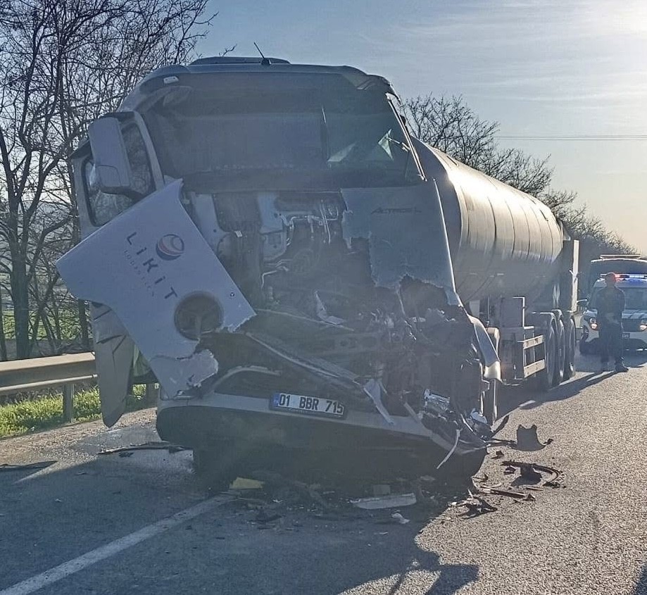 Bozüyük’te 2 tır çarpıştı, 1 yaralı
