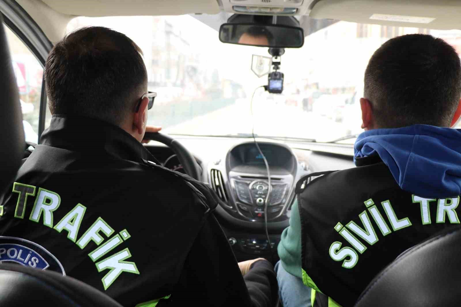 Bozüyük’te sivil trafik ekipleri göreve başladı
