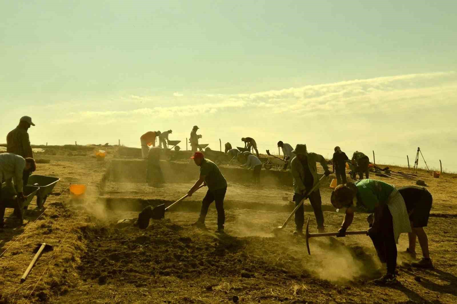 BŞEÜ’nin Tavşanlı Höyük Kazısı 95 puanla "Model Proje" listesinde
BŞEÜ’nin Tavşanlı Höyük Kazısı 95 puanla "Model Proje" listesinde