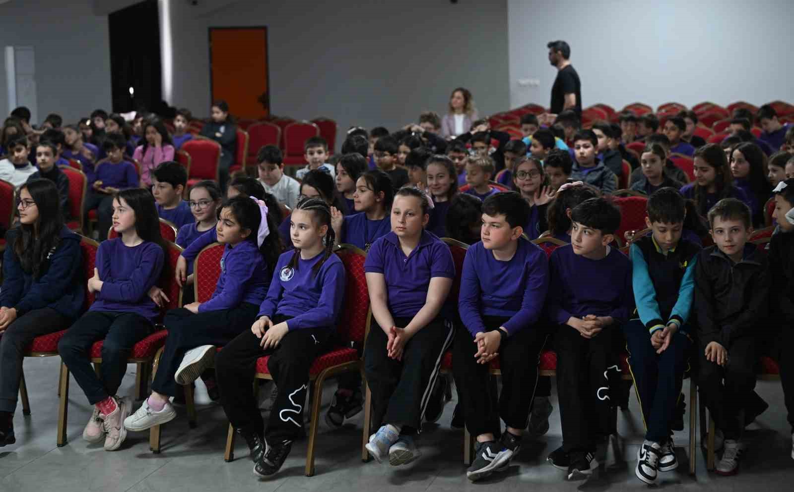 BTSO’dan binlerce öğrenciye güvenilir gıda eğitimi
BTSO’dan binlerce öğrenciye güvenilir gıda eğitimi