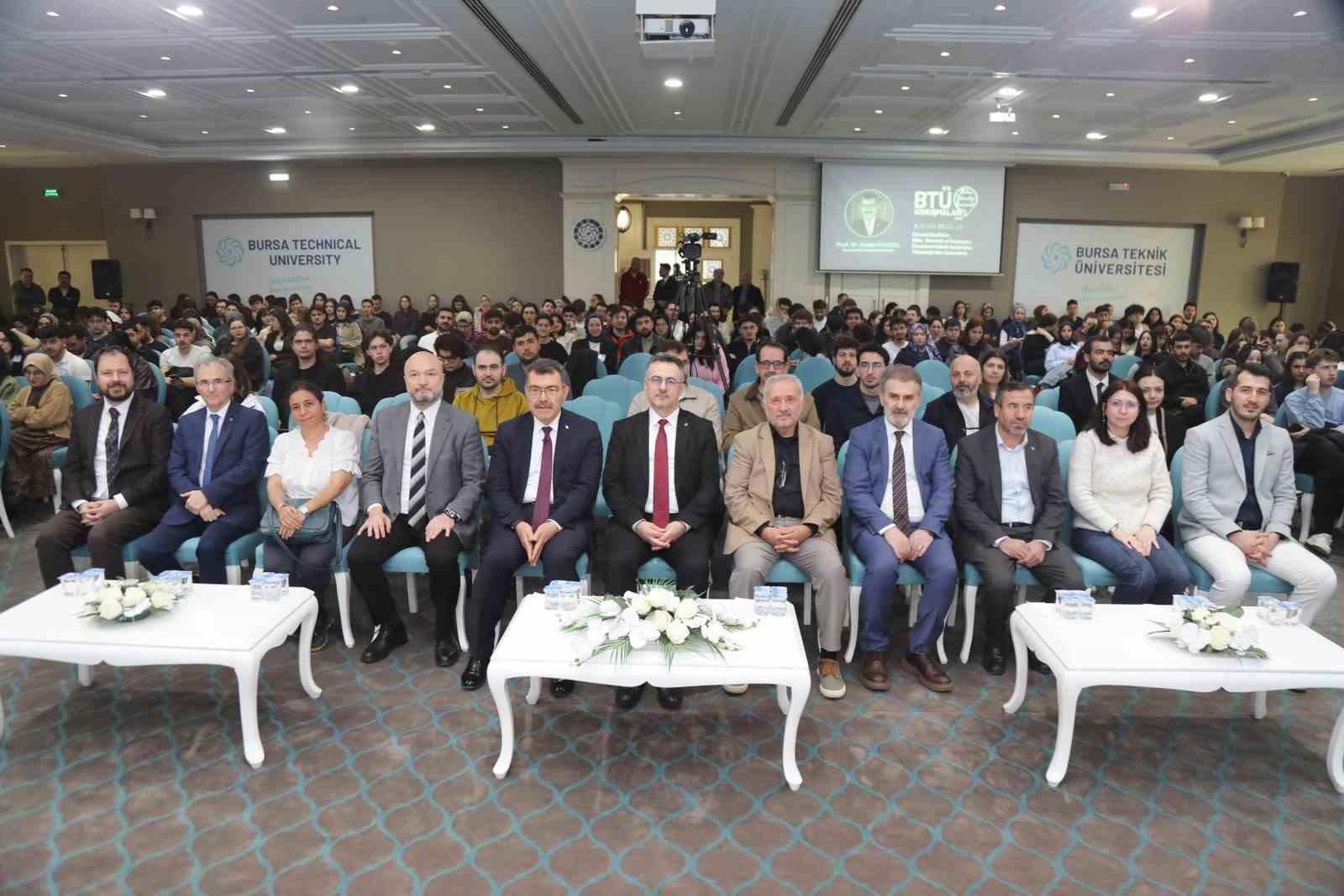 BTÜ Konuşmaları’nda küresel riskler ve yükseköğretiminin geleceği ele alındı
