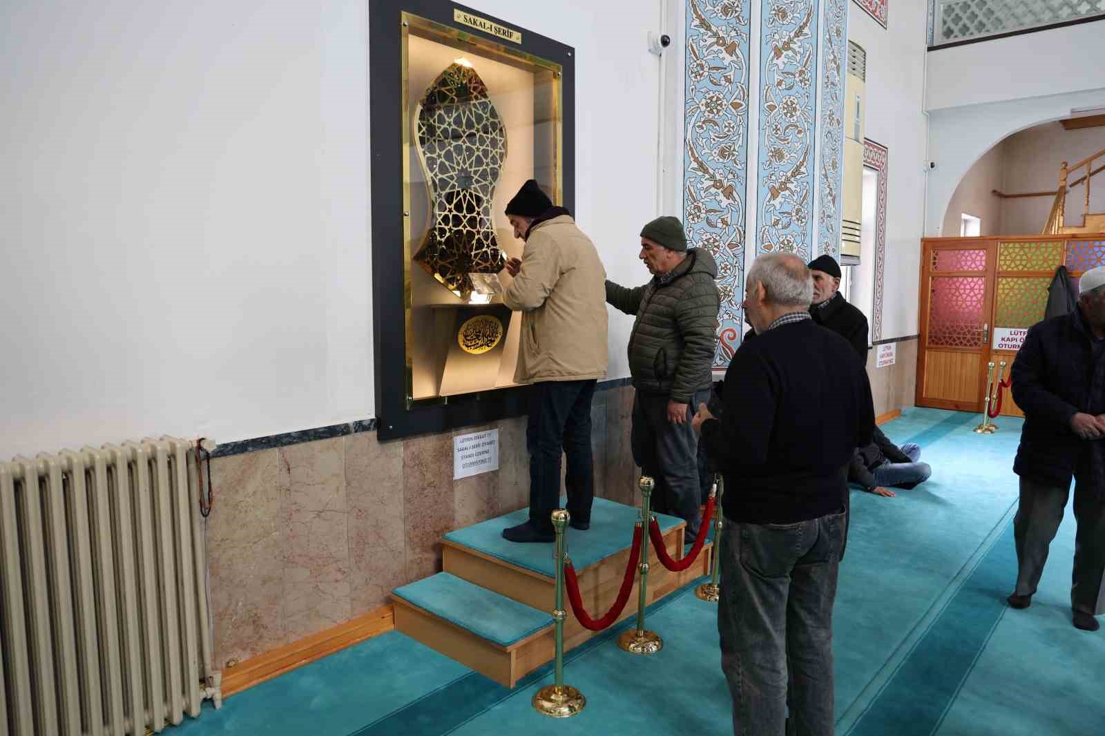 Bu camide Peygamber Efendimiz ’in Sakal-ı Şerifi her gün ziyarete açık
