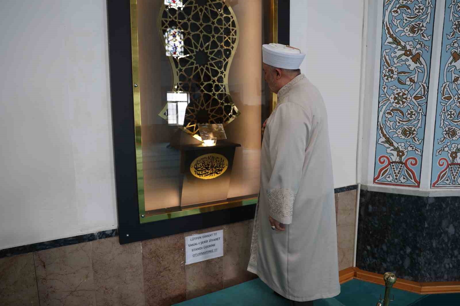 Bu camide Peygamber Efendimiz ’in Sakal-ı Şerifi her gün ziyarete açık
