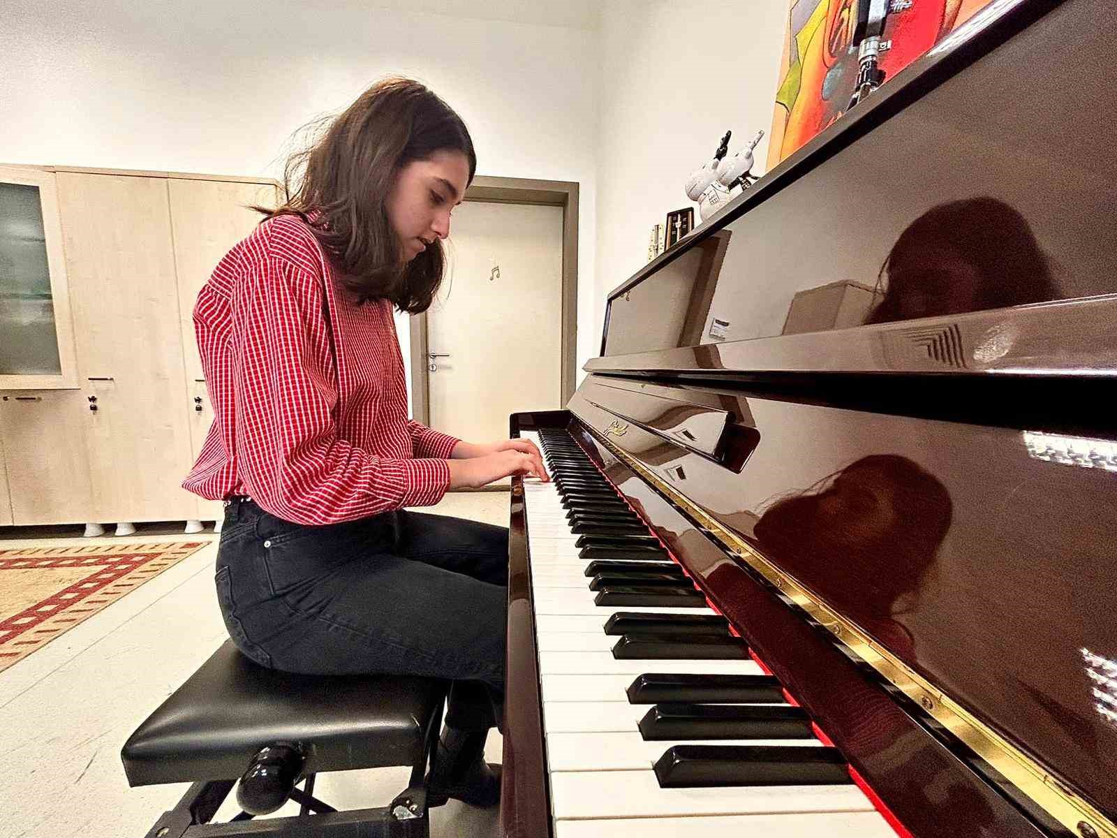 Bu çocuğun kulakları radar kadar hassas
