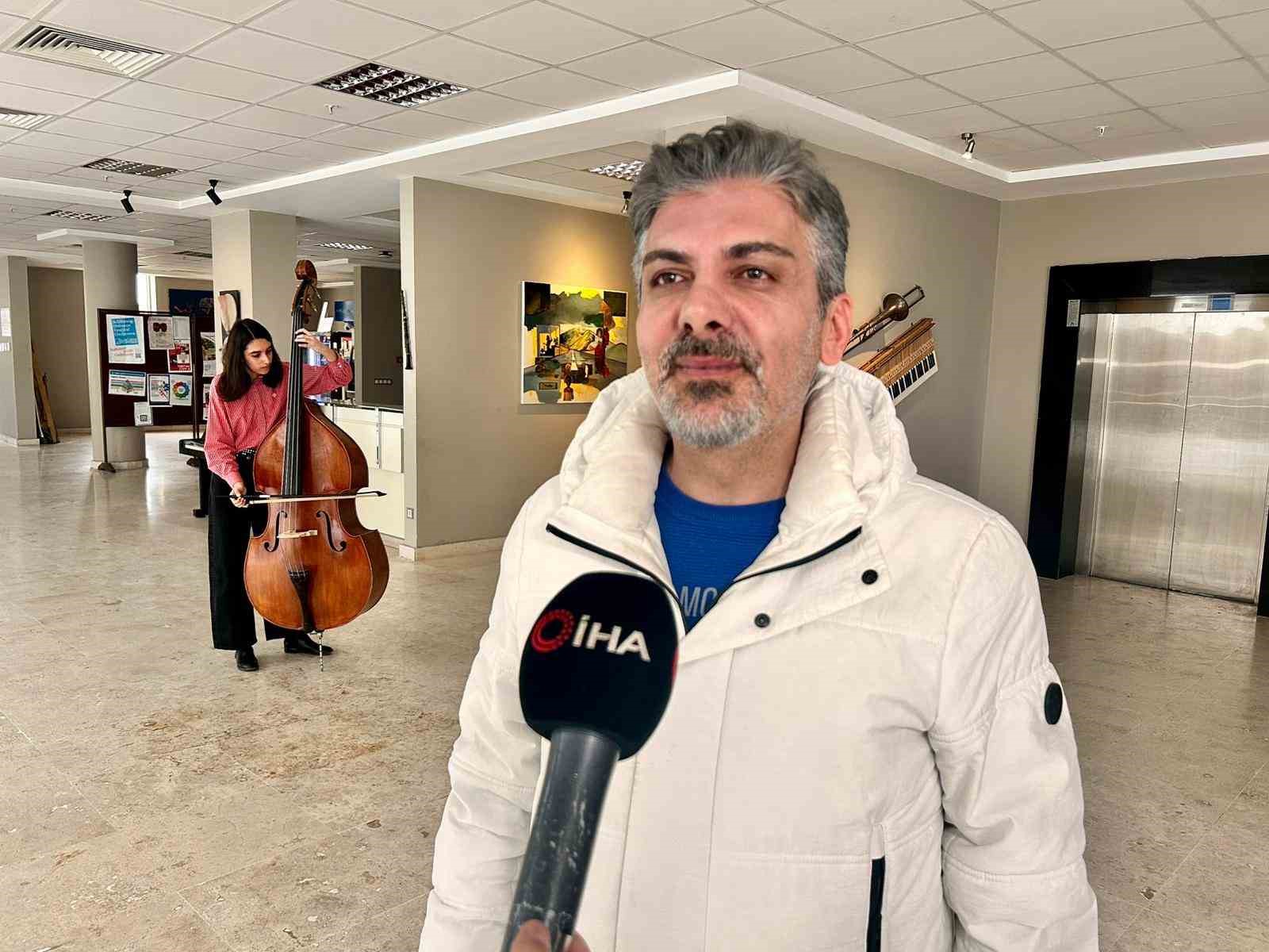 Bu çocuğun kulakları radar kadar hassas
