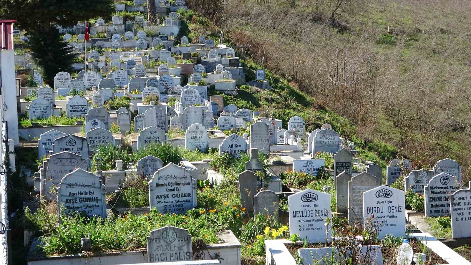 Bu duvarlar insanları geçmişe götürüyor, büyüklerini hatırlatıyor
