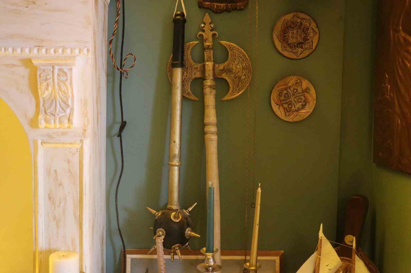 Bu kafenin kapısından giren geçmişe gidiyor
