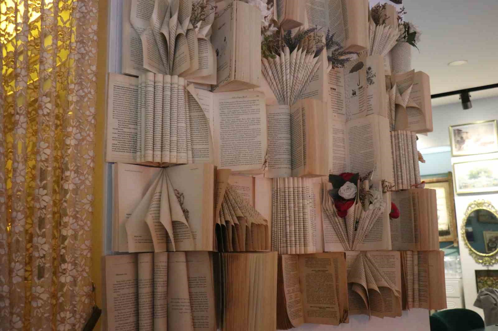 Bu kafenin kapısından giren geçmişe gidiyor
