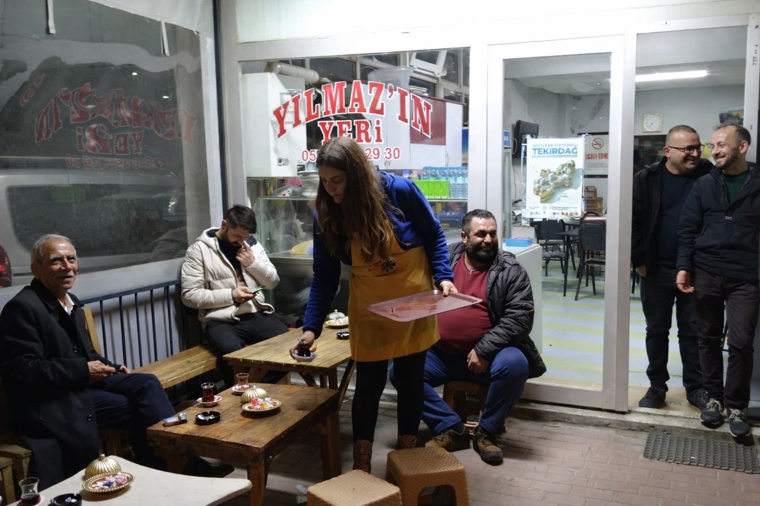 Bu kahvehaneye kadın eli değdi, müşteriler memnun
