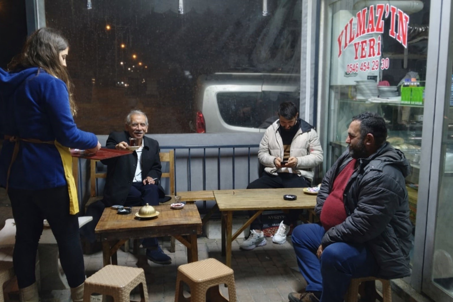 Bu kahvehaneye kadın eli değdi, müşteriler memnun
