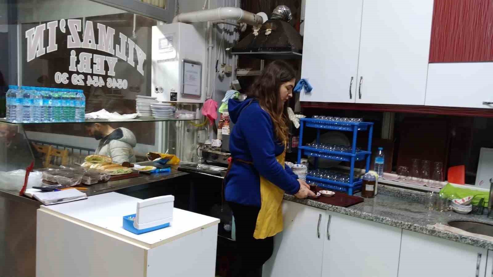 Bu kahvehaneye kadın eli değdi, müşteriler memnun
