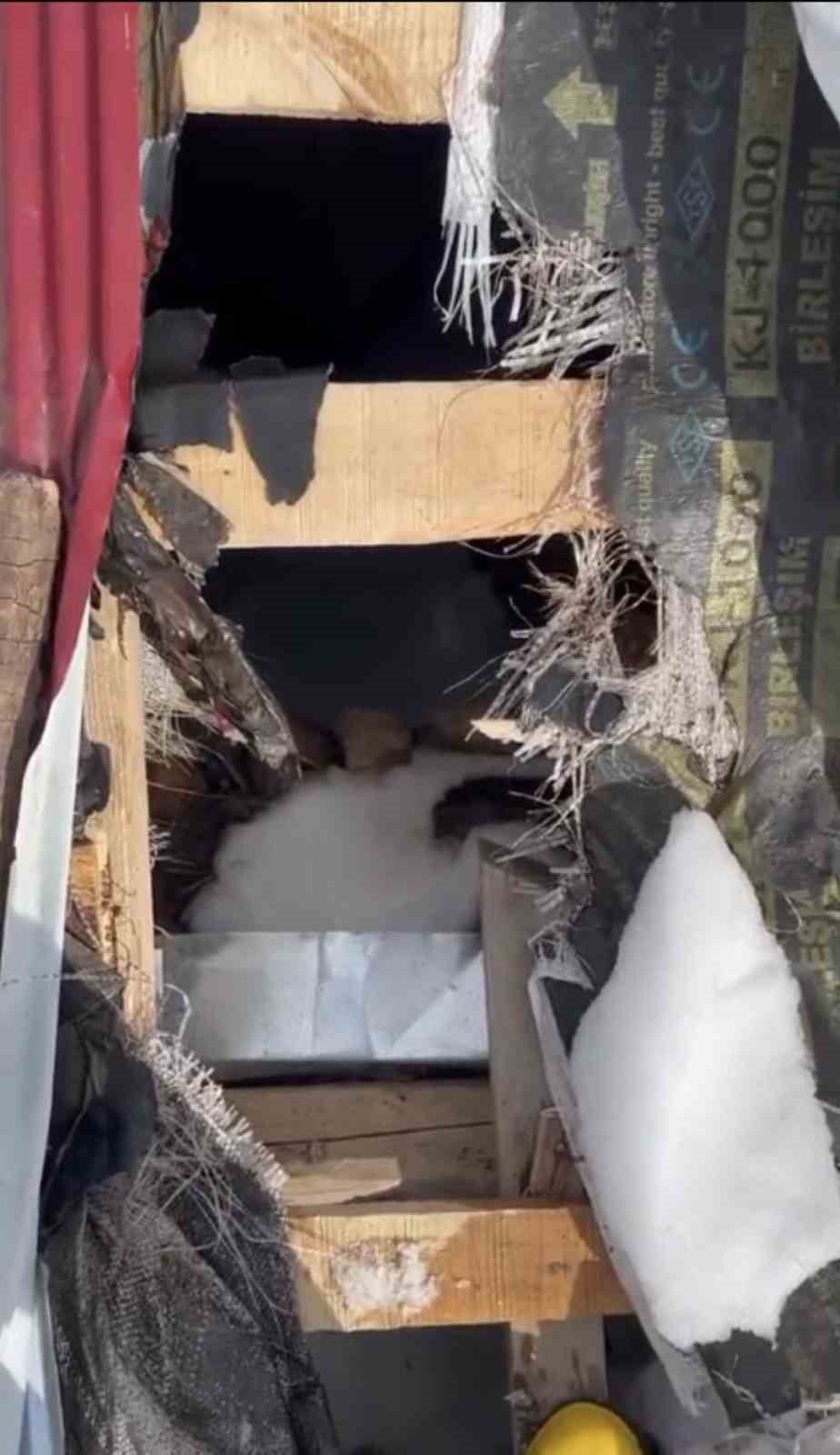 Bu kez çatıdan girdi
