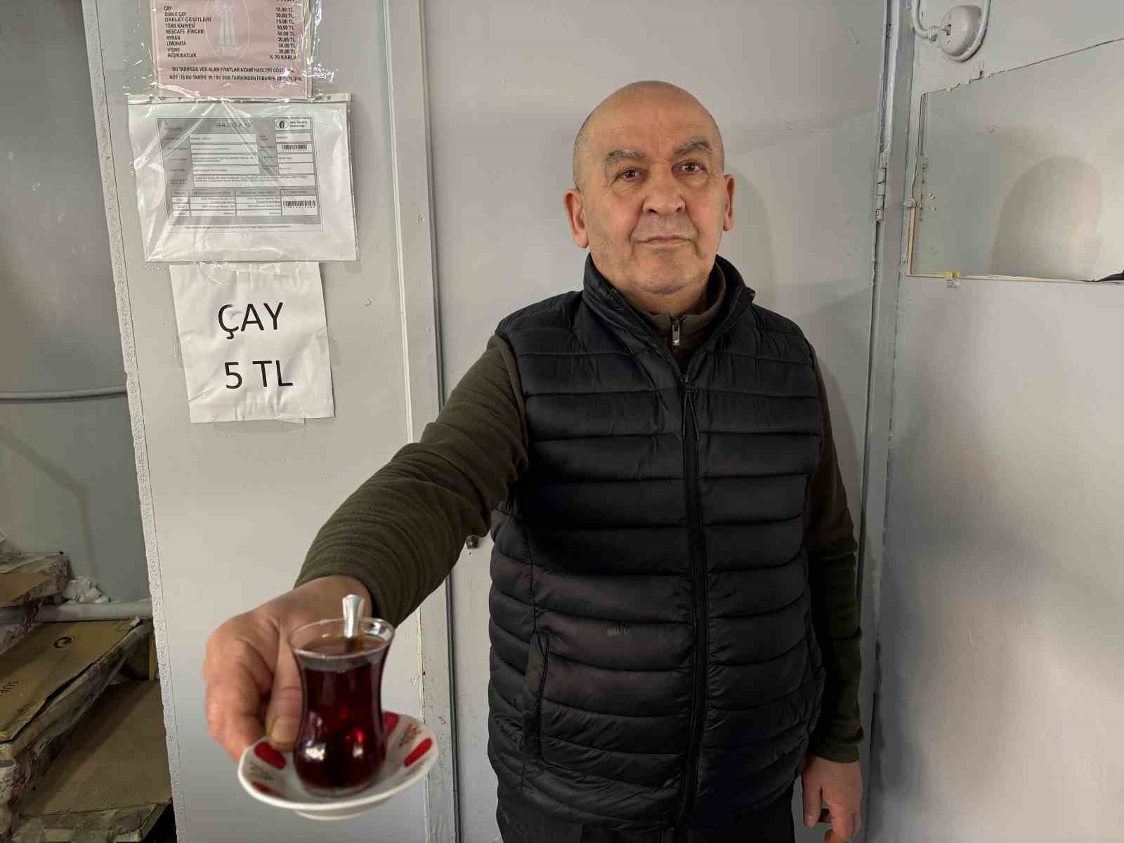 Bu kıraathanede çay 5 lira
