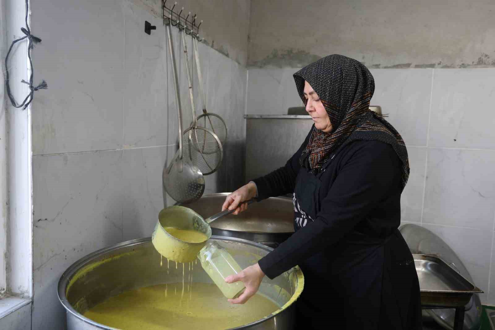 Bu köyde iftar vakti evlerde yemek pişirmek yasaklandı
Bu köyde iftar vakti evlerde yemek pişirmek yasaklandı