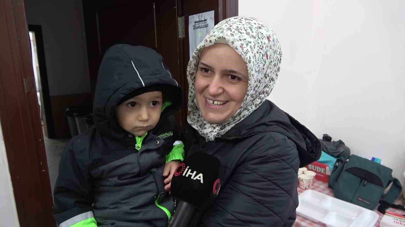 Bu köyde Ramazan boyunca yemeklere kadın eli değmiyor
