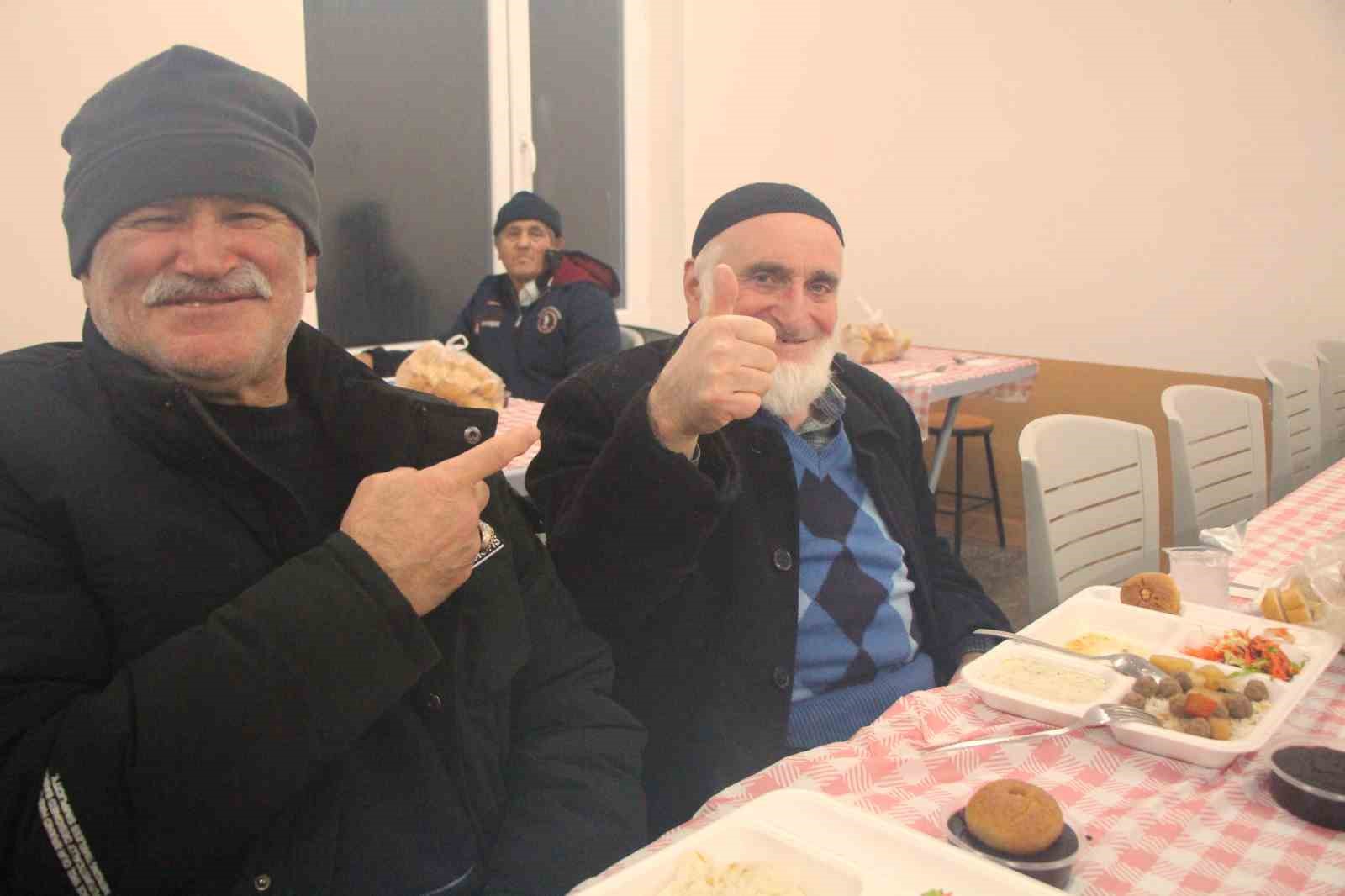 Bu köyde Ramazan boyunca yemeklere kadın eli değmiyor
