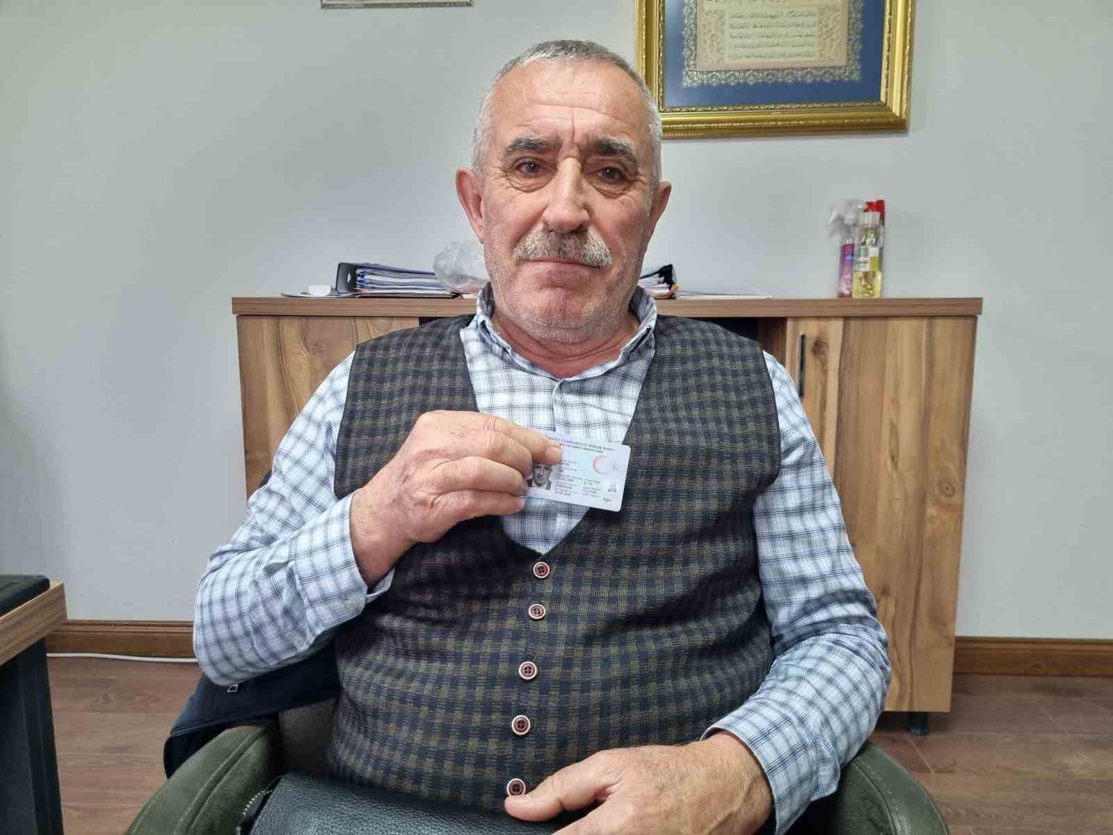 Bu mahtara herkes ‘abi’ demek zorunda kalıyor
Bu mahtara herkes ‘abi’ demek zorunda kalıyor