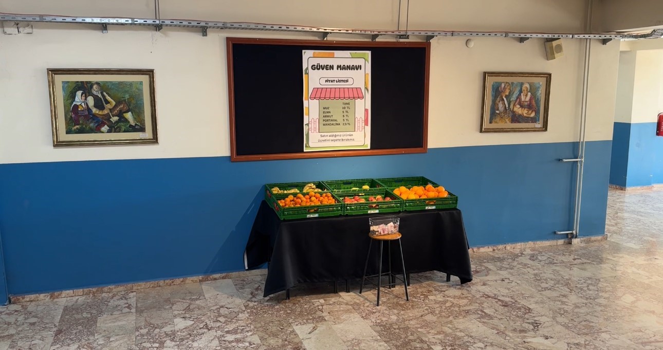 Bu okulda manav var, görevli yok
