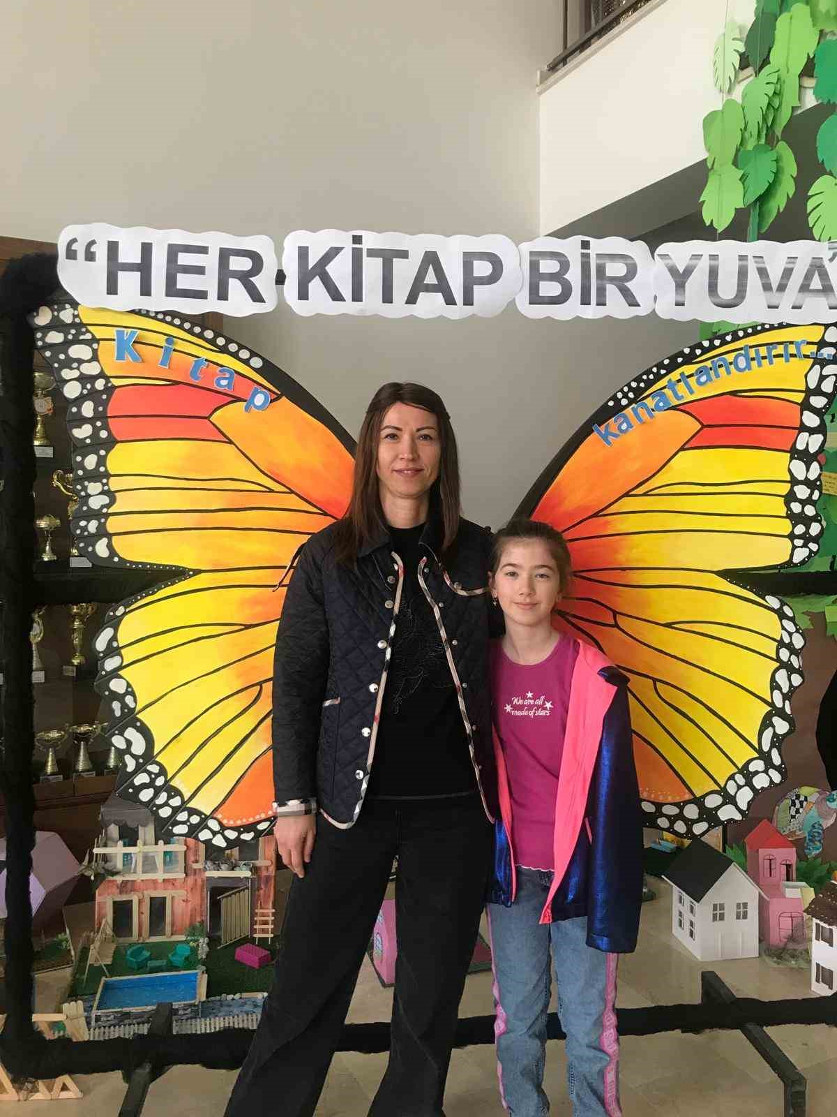 Bu okulda veliler çocuklarıyla sınava girdi...
