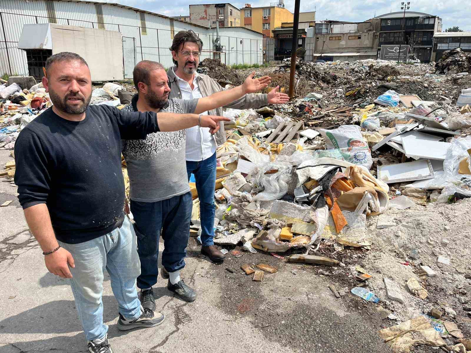 "Buca’da çöp durumu Hindistan’dan daha berbat"
"Buca’da çöp durumu Hindistan’dan daha berbat"