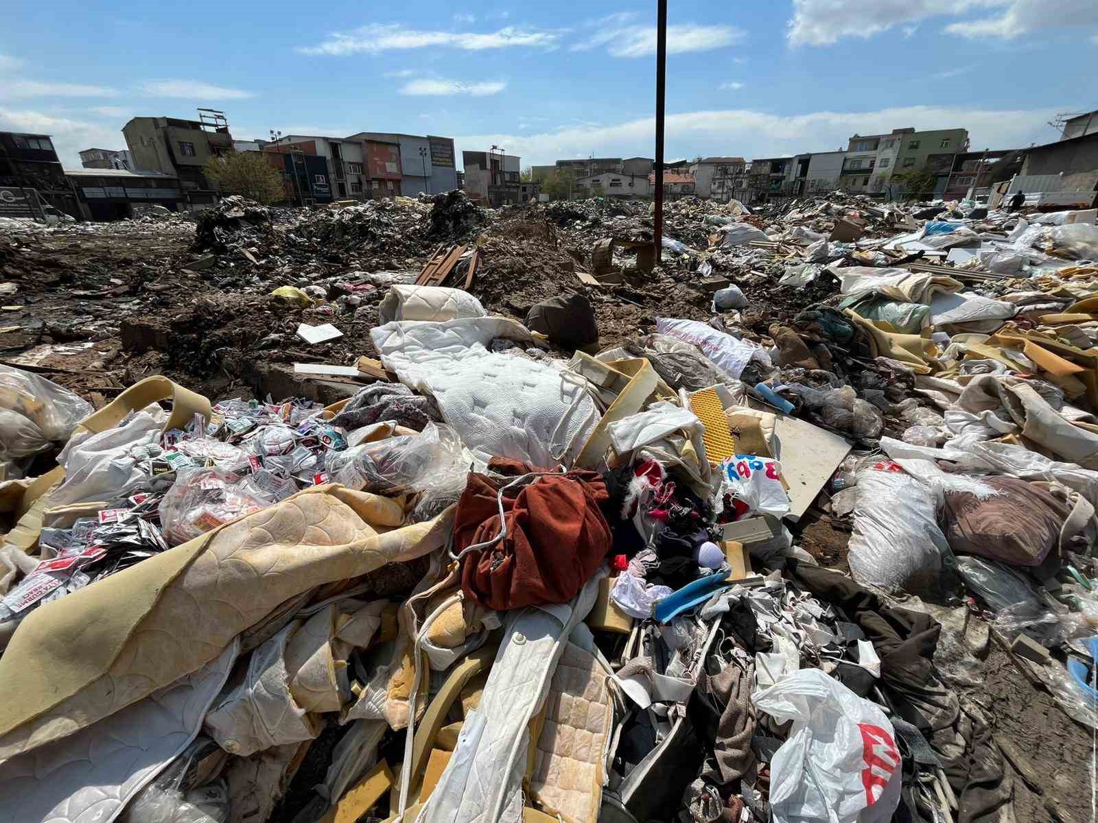 "Buca’da çöp durumu Hindistan’dan daha berbat"
"Buca’da çöp durumu Hindistan’dan daha berbat"