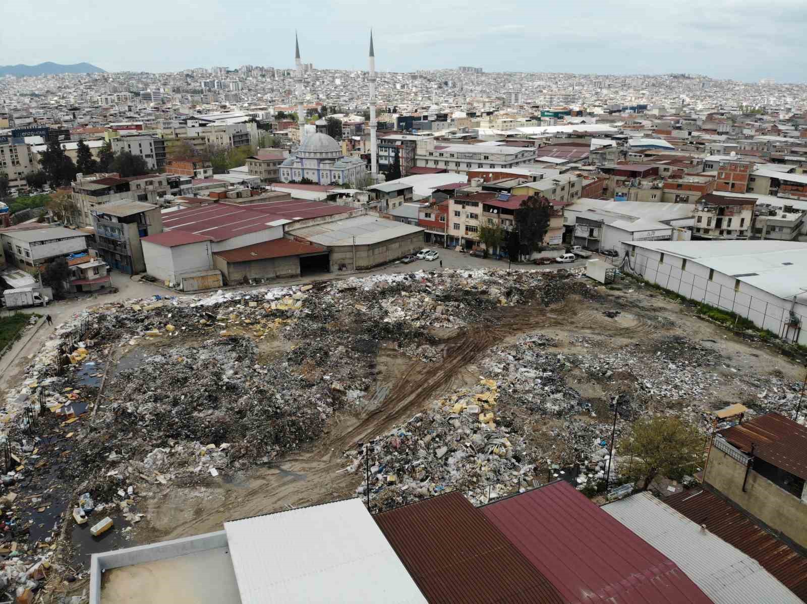 "Buca’da çöp durumu Hindistan’dan daha berbat"
"Buca’da çöp durumu Hindistan’dan daha berbat"