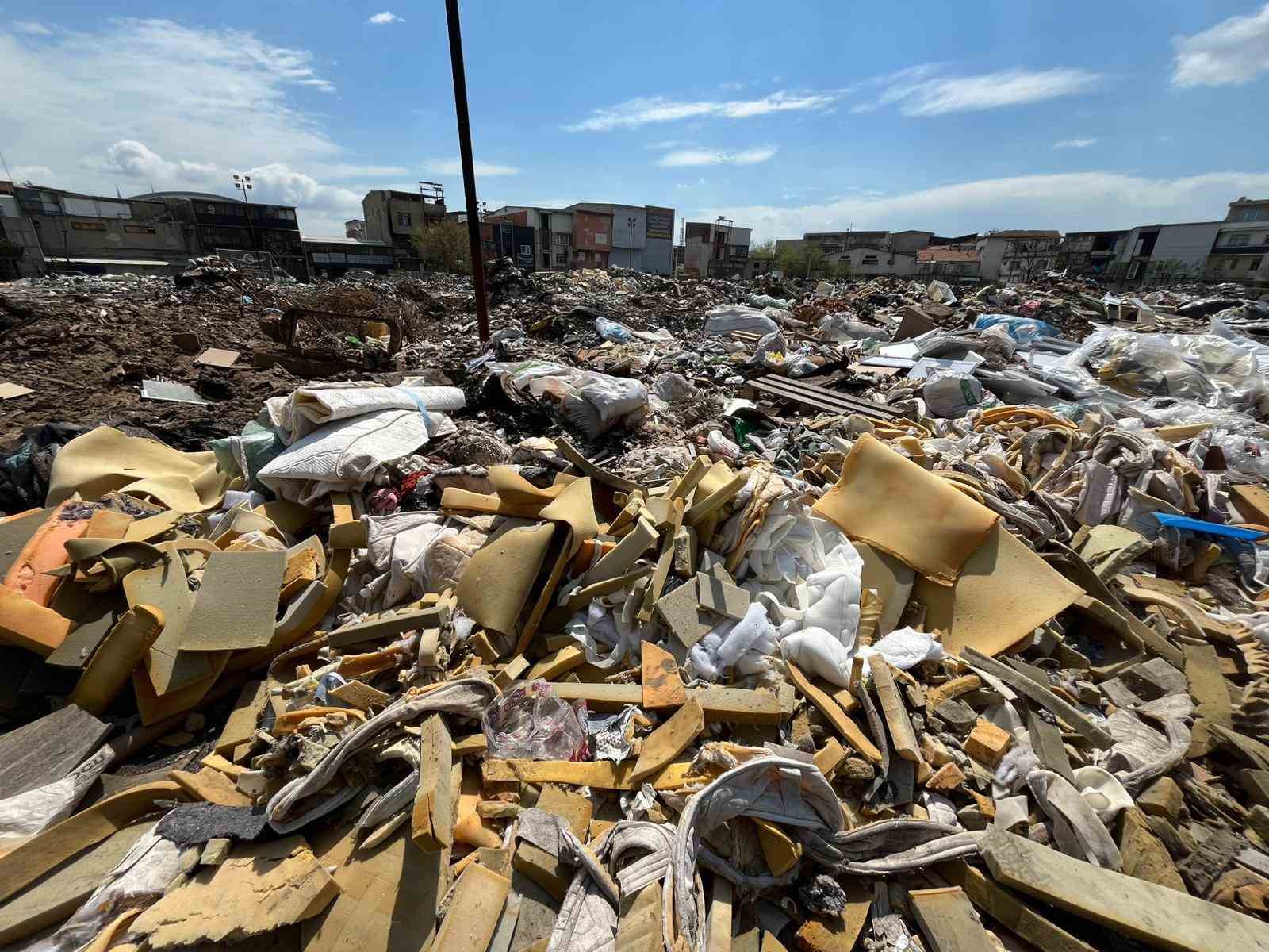 "Buca’da çöp durumu Hindistan’dan daha berbat"
"Buca’da çöp durumu Hindistan’dan daha berbat"