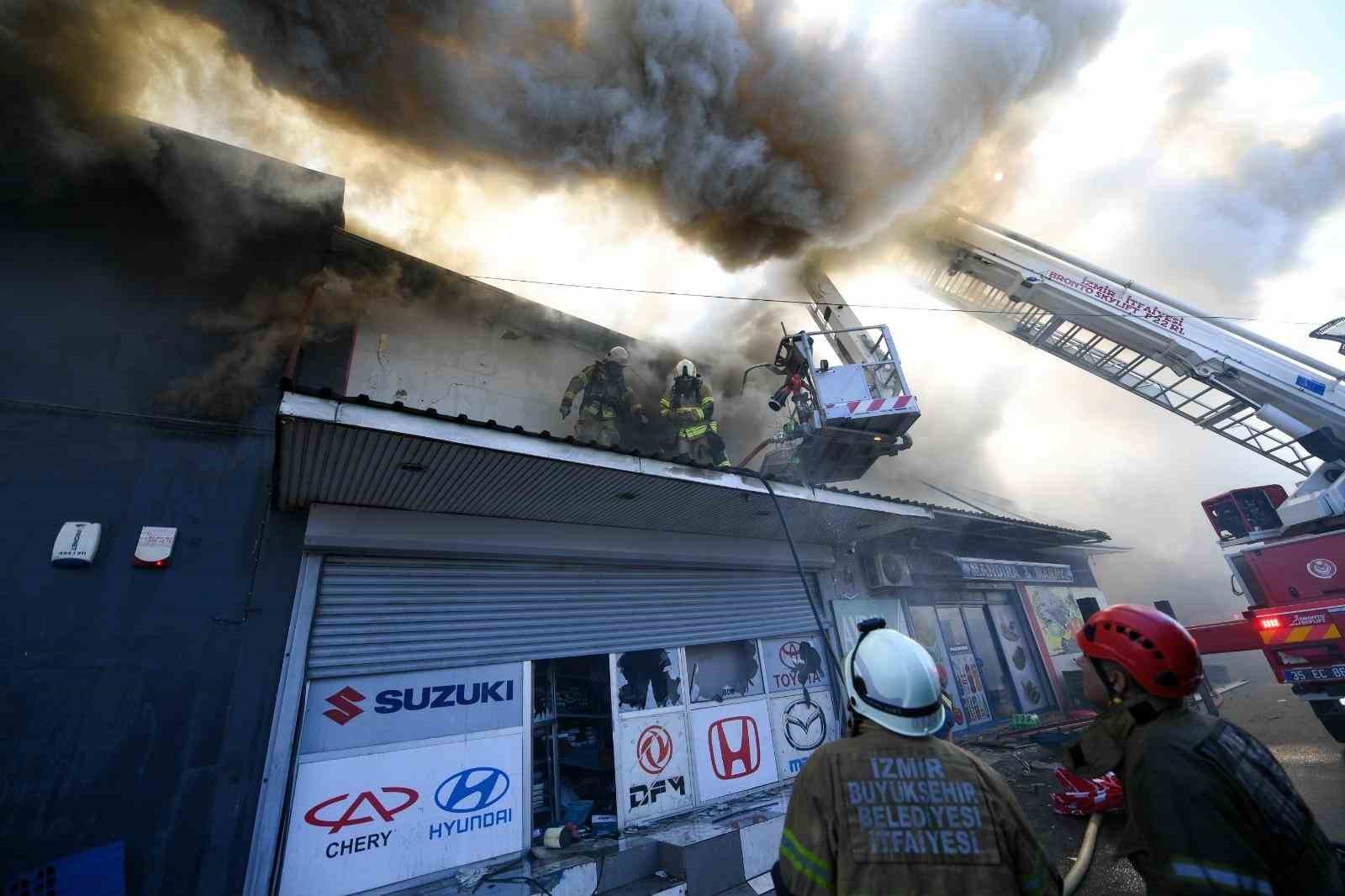 Buca’daki iş yeri yangını kontrol altına alındı
